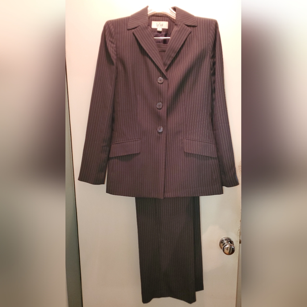 Womens Le Suit 2pc Gray Suit with Pinstripes